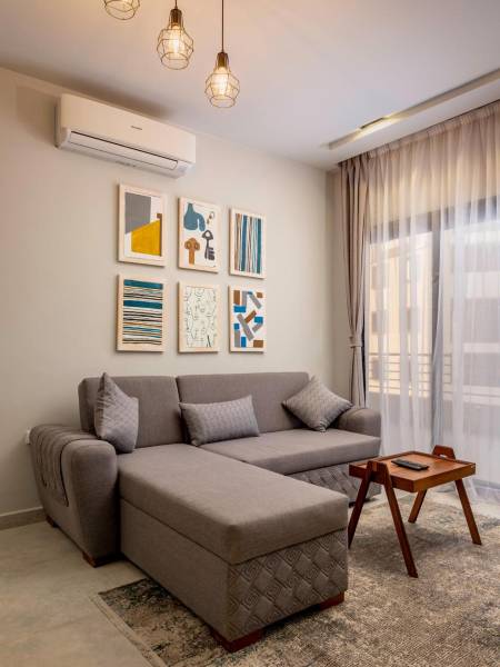 Travelholic Residence Golden Gates1