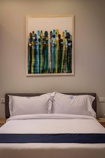 Travelholic Residence Golden Gates8
