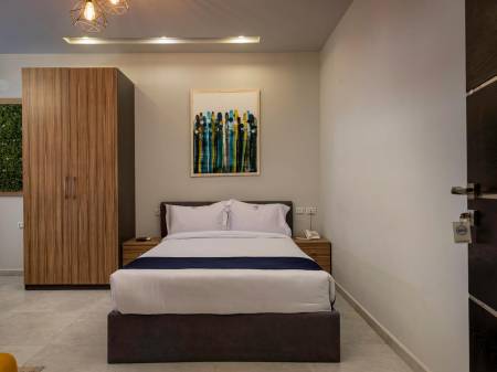 Travelholic Residence Golden Gates12