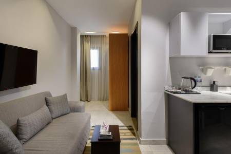 Travelholic Residence Golden Gates21