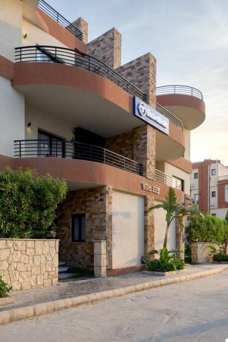 Travelholic Residence Golden Gates24