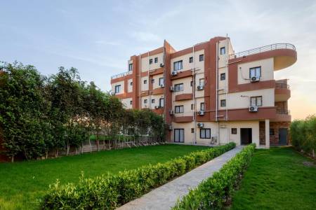 Travelholic Residence Golden Gates25