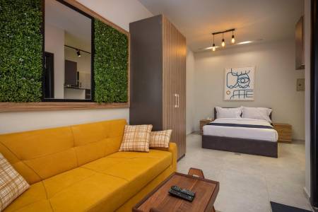 Travelholic Residence Golden Gates2