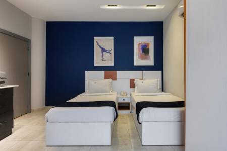 Travelholic Residence Golden Gates30