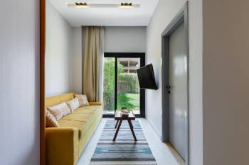 Studio with Garden View4