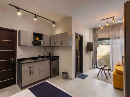 Travelholic Residence Golden Gates6